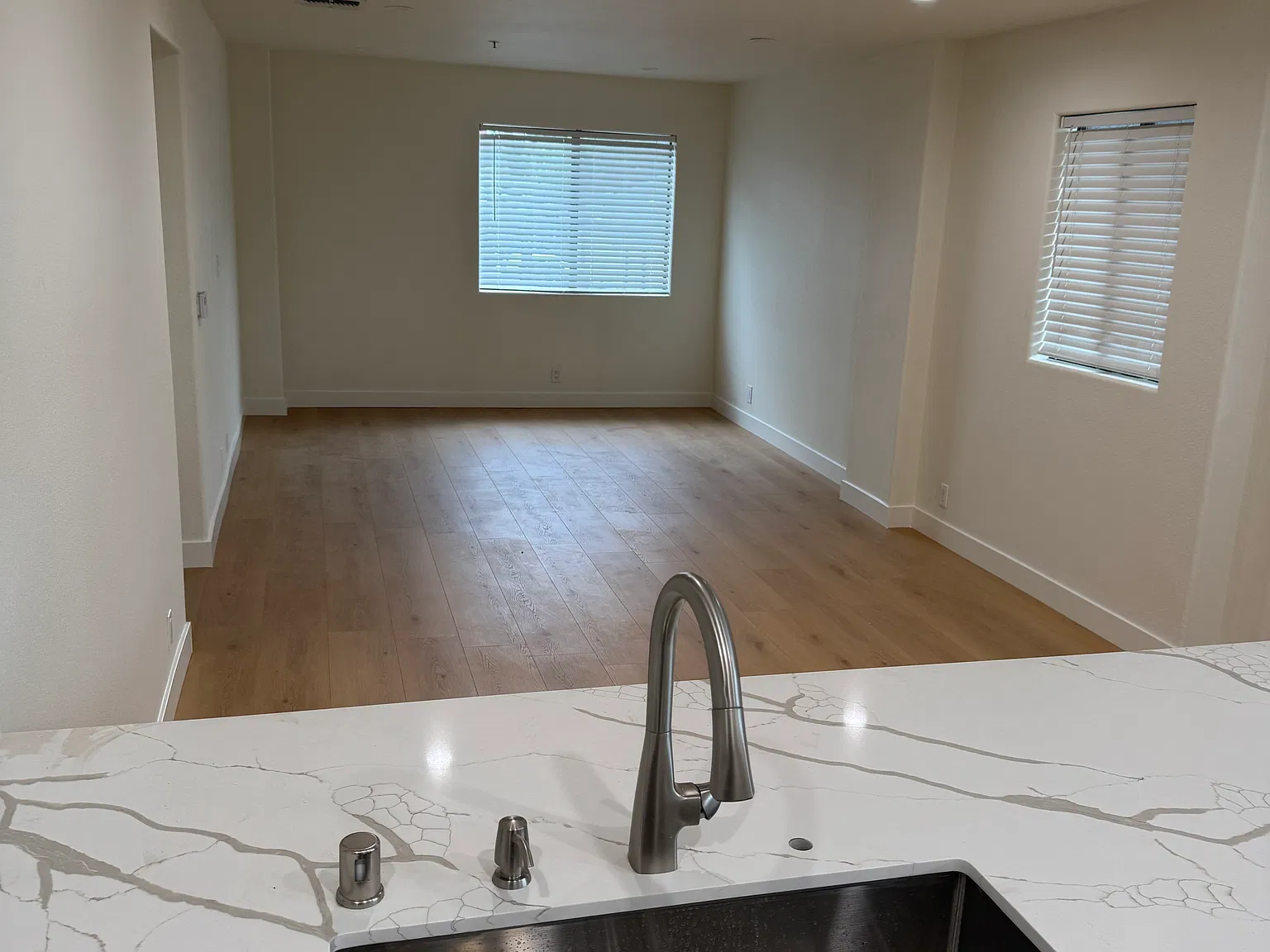 2 bed, 1112 sqft, $3,400 — Photo 4