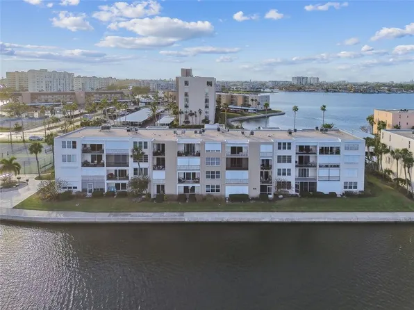 7625 Sun Island Dr S APT 305, South Pasadena, FL 33707
