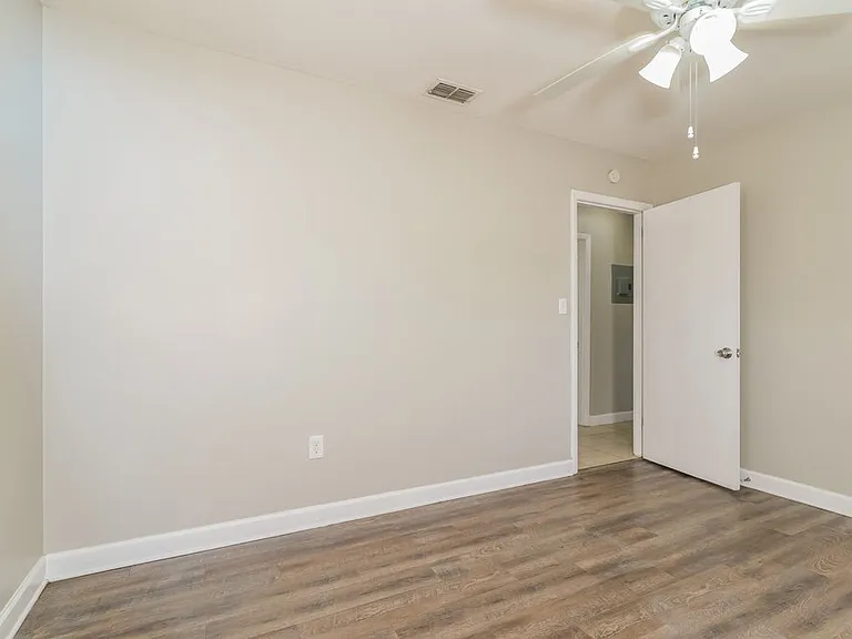 132 Alder Ave — Photo 9