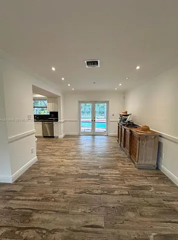 3 bed, 2.0 bath, 1854 sqft, $5,550 — Photo 3