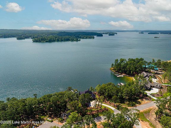 4th image of 166 Heritage Point