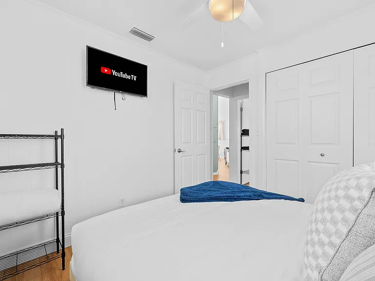 108 Zamora St — Photo 36