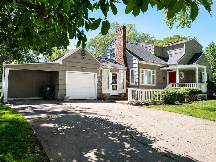 302 N Pershing Ave — Photo 1