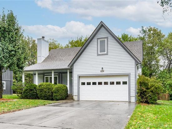 3711 SW Harbor Cir, Lees Summit, MO 64082