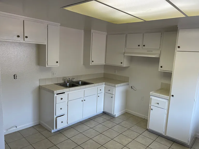 5140 Oakland St #6 — Photo 5