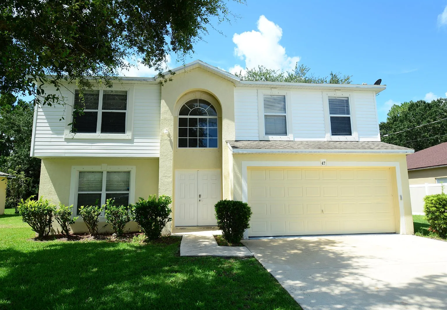 4 bed, 2.5 bath, 2034 sqft, $2,350 — Photo 2