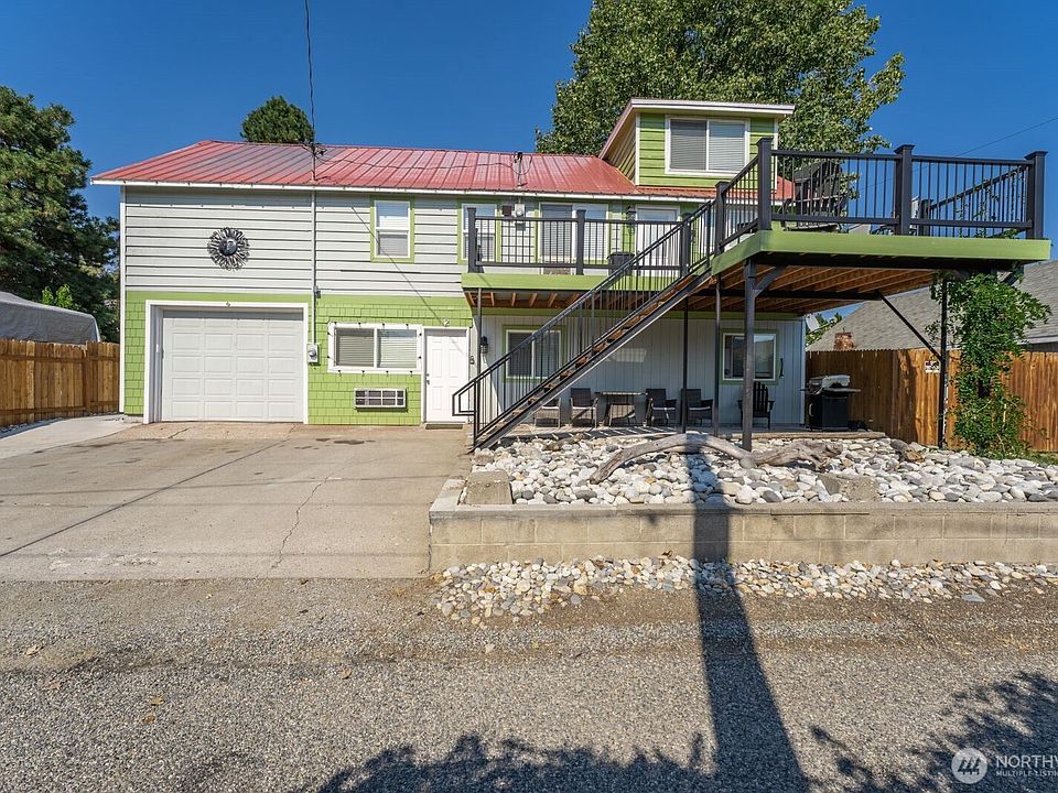 1st image of 703 Boetzkes Avenue
