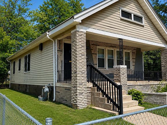 2nd image of 2408 Monterey St