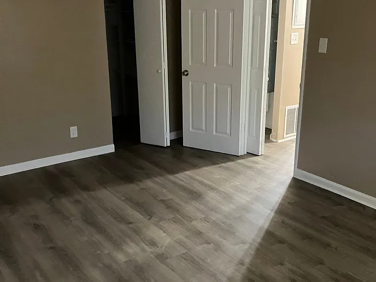River Pointe Apartments — Photo 9