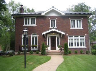 32 Broadview Dr, Saint Louis, MO 63105