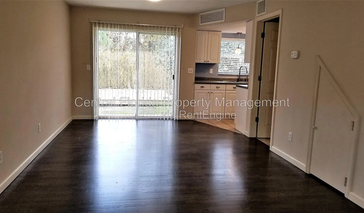 3 bed, 2.0 bath, 1172 sqft, $2,399 — Photo 3
