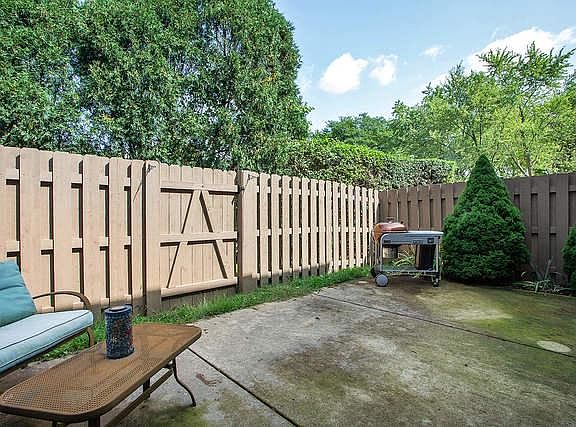 4th image of 486 E Woodfield Trl