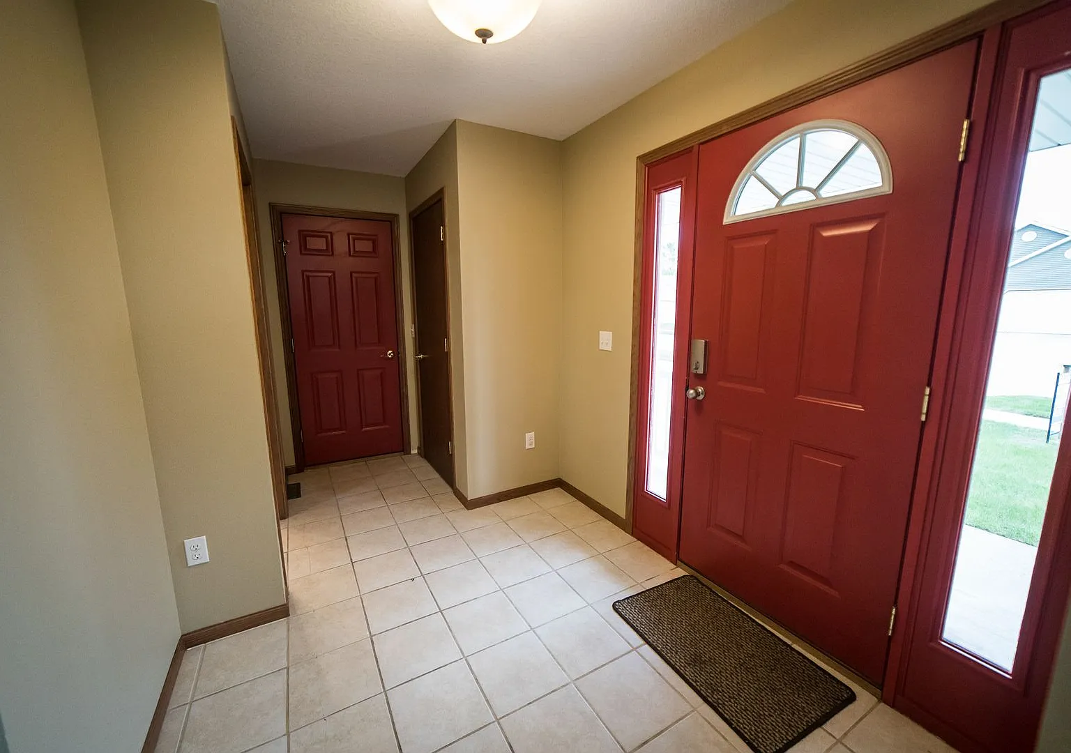 For Rent: 3 Bedroom House With 2 Car Garage — Photo 2