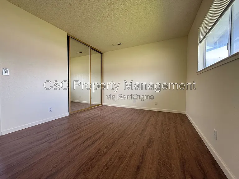 938 Estrada Ct — Photo 11