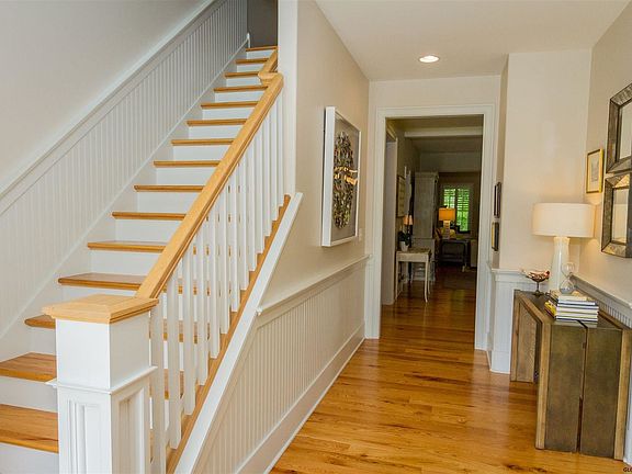4th image of 4 Lower Meadow Ln