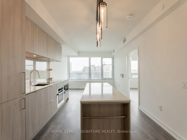 28 Ann St #717, Mississauga, ON L5G 3G1