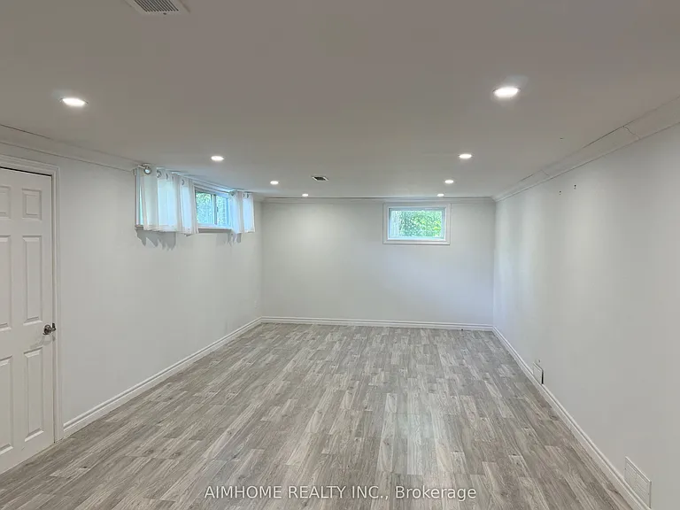 2076 Constance Dr — Photo 14