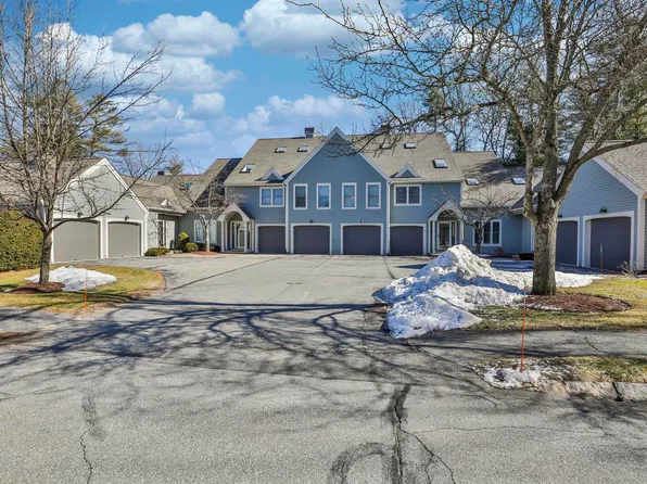 33 Hawthorne Village Road, Nashua, NH 03062