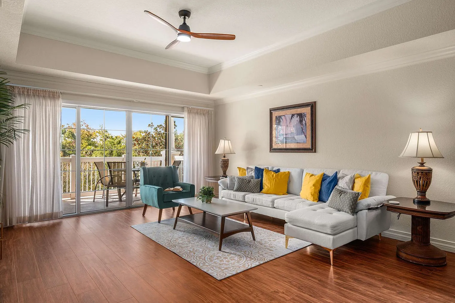 3 bed, 3.0 bath, 1334 sqft, $4,447 — Photo 2