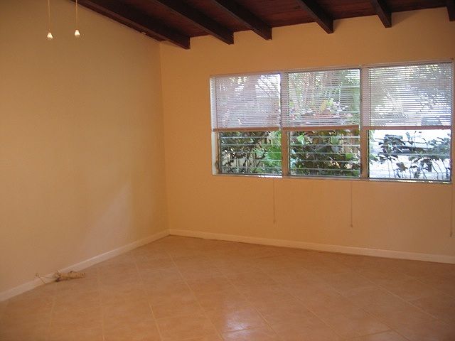 2nd image of 827 SW 28th St