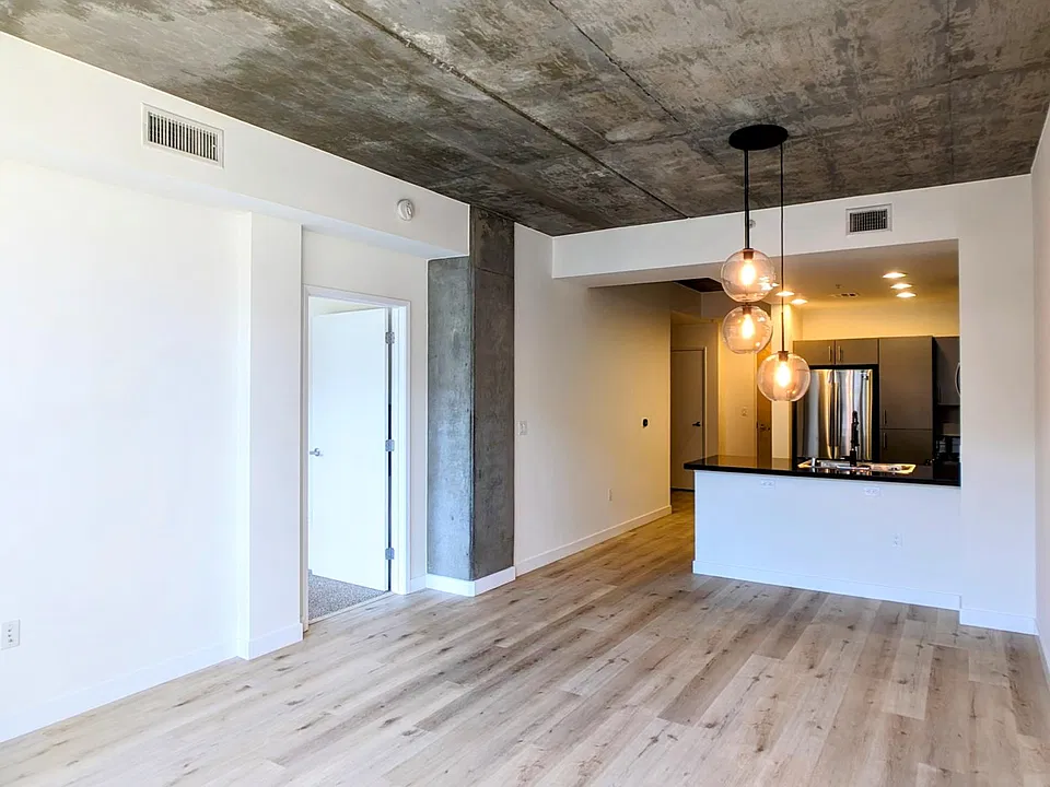 Dining/Kitchen