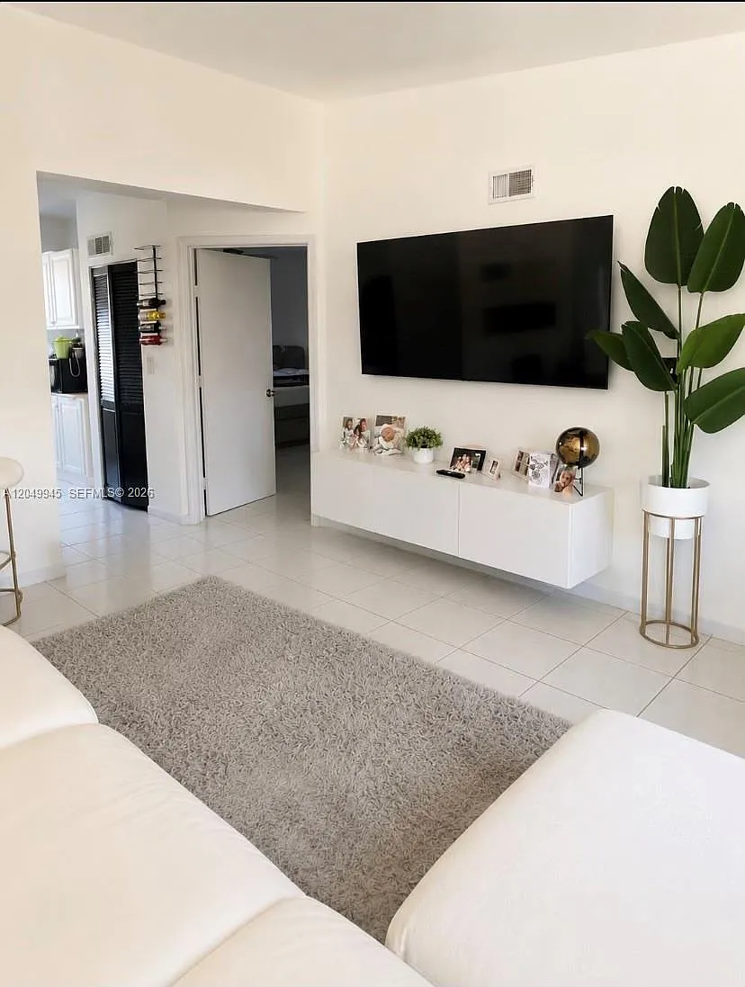 2 bed, 950 sqft, $2,500 — Photo 4