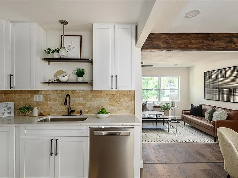 1008 E Norfolk St — Photo 18