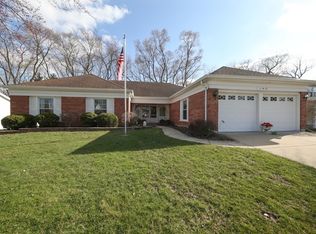 22W151 Glen Valley Dr, Glen Ellyn, IL 60137