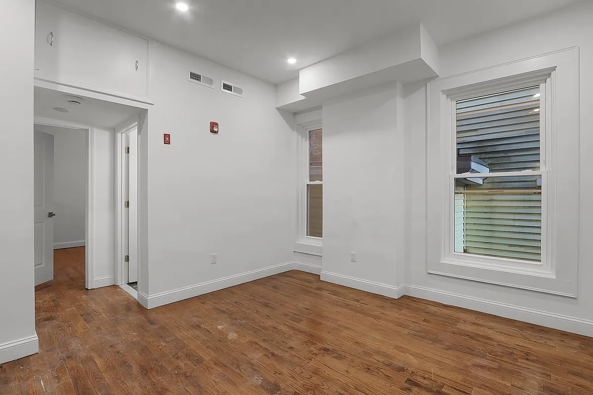 Building Photo - 57 Trumbull St #2R