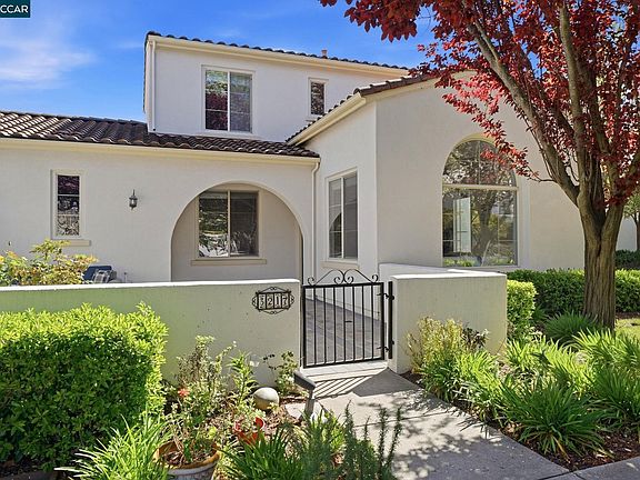 3rd image of 3217 Amaryllis Cir