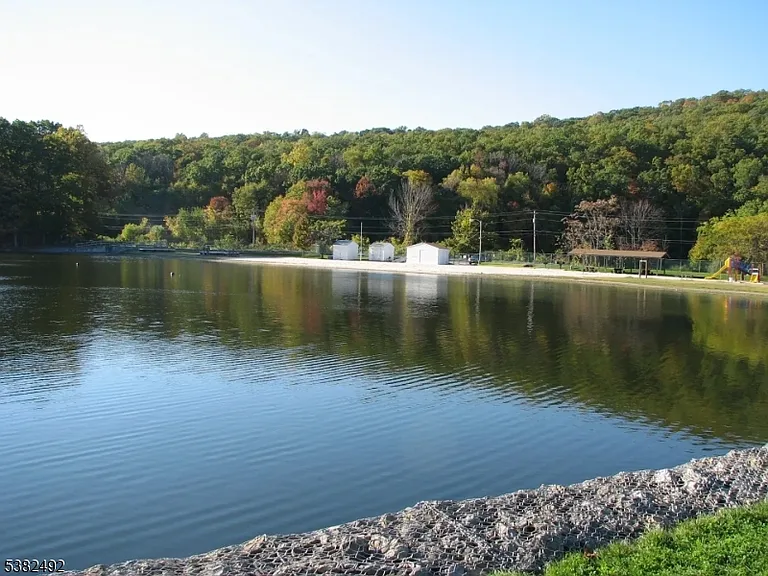 55 Orchard Dr — Photo 20