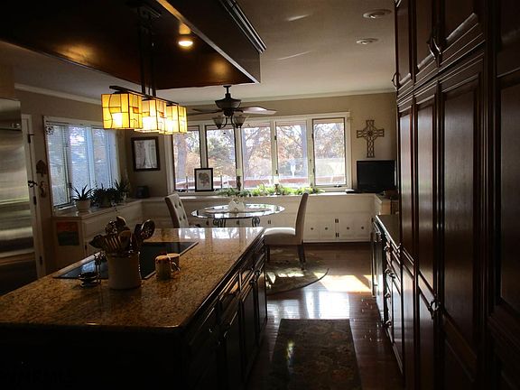 5th image of 458 Lincoln Ct