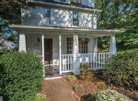 CharmingVintage1920sBungalow