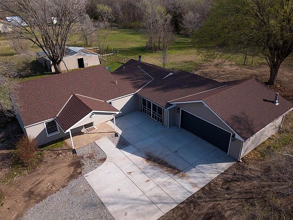 2nd image of 17250 SW Bannon Rd