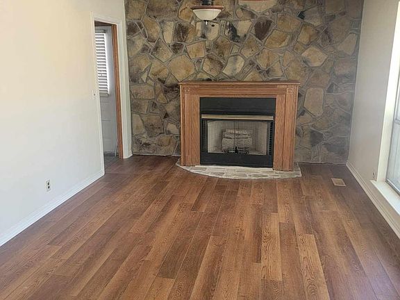 3rd image of 969 E Circle Dr