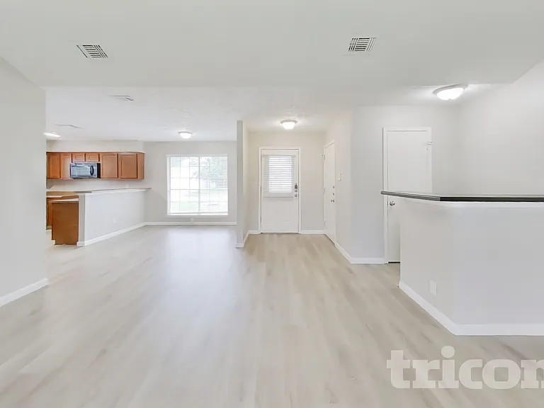 14831 Waterside Dr — Photo 2