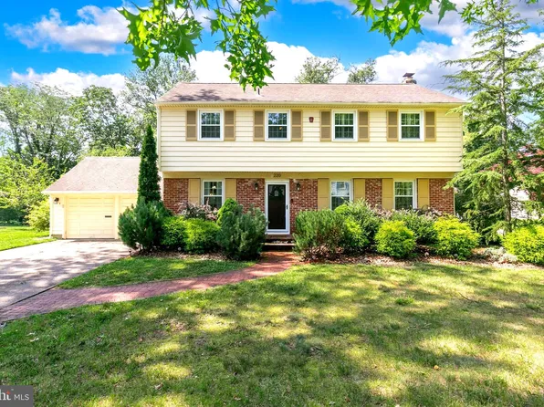 220 Southview Dr, Cherry Hill, NJ 08034