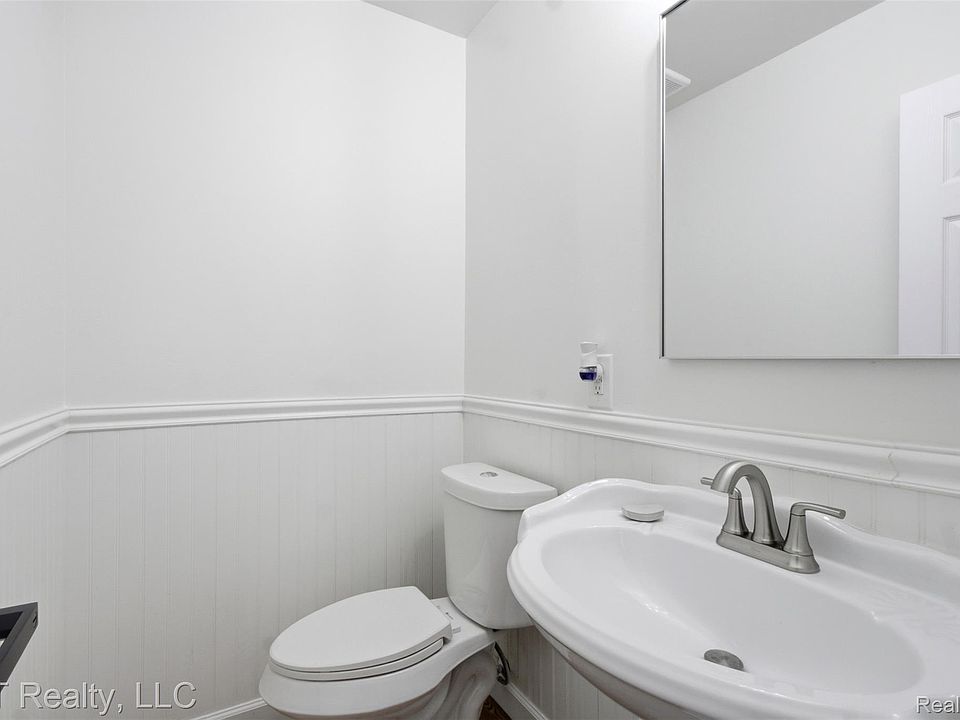 27116 Selkirk St, photo 12