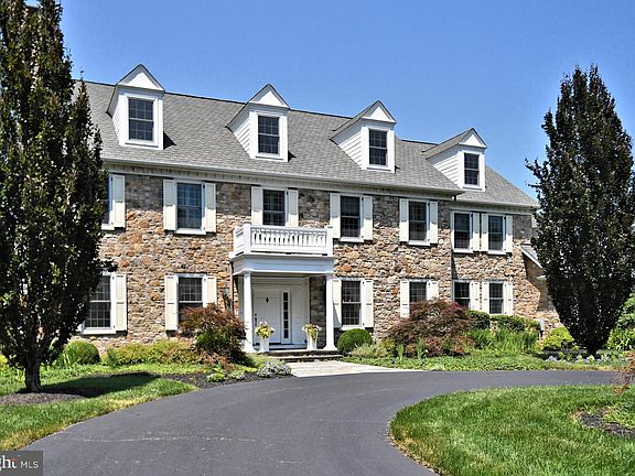 4th image of 1811 Hollow Rd