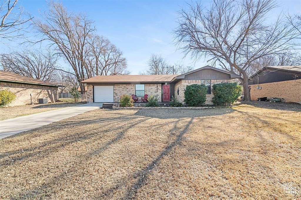 2004 Calvert Rd Brownwood Tx 76801 Zillow