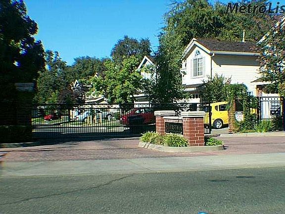 3rd image of 4032 Eastwood Village Ln