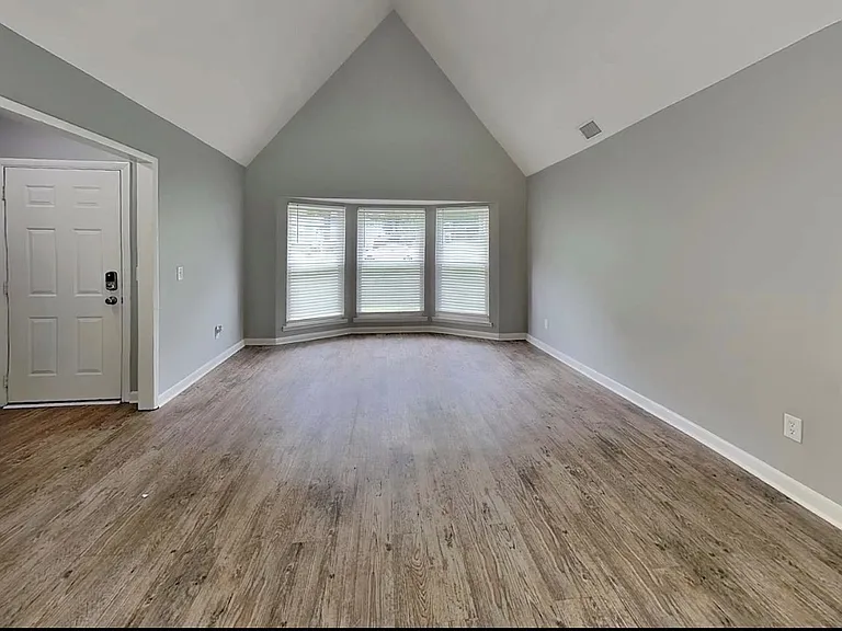 2621 Hereford Ct SW — Photo 2