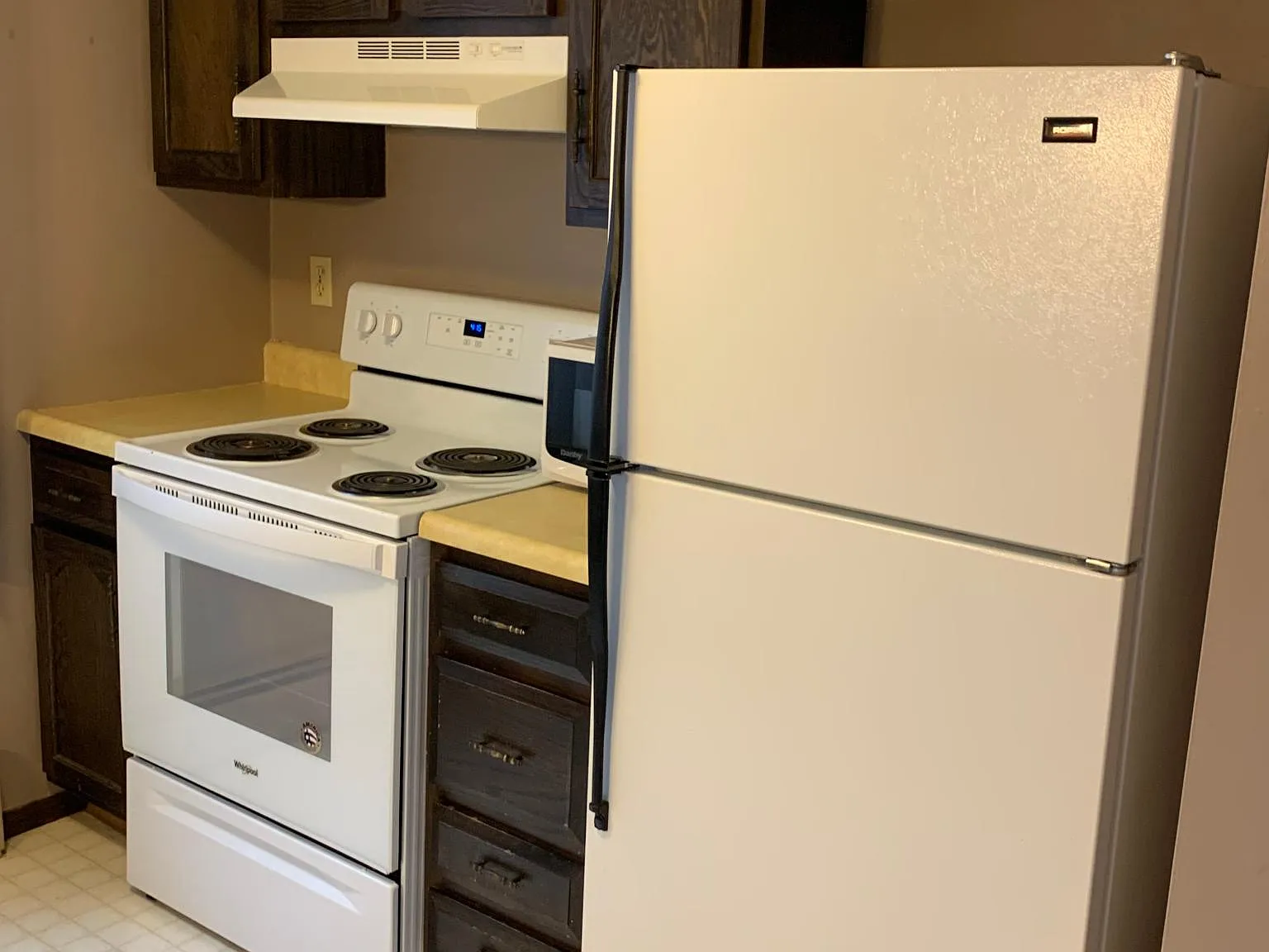 2 bed, 1.5 bath, 1200 sqft, $950 — Photo 2