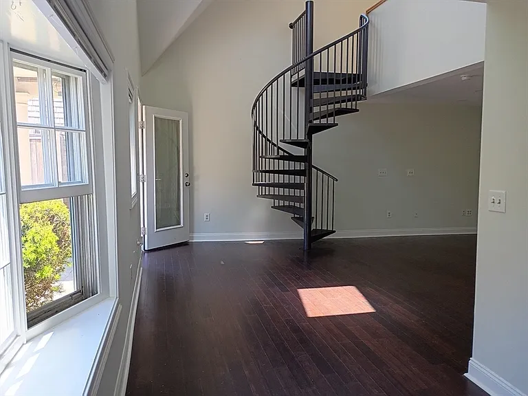 106R Main — Photo 17