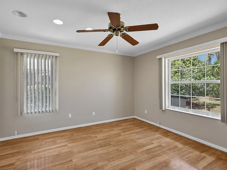 20 Woodford Ln — Photo 52