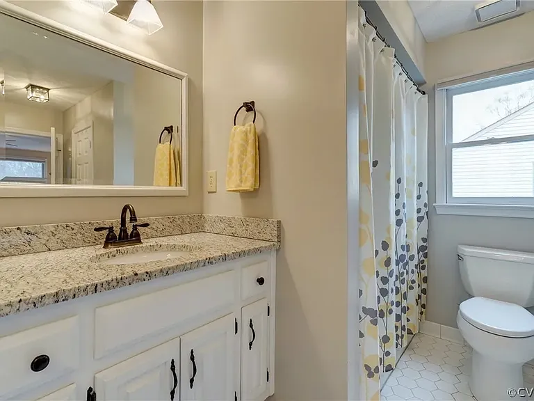2747 Linden Ln — Photo 16
