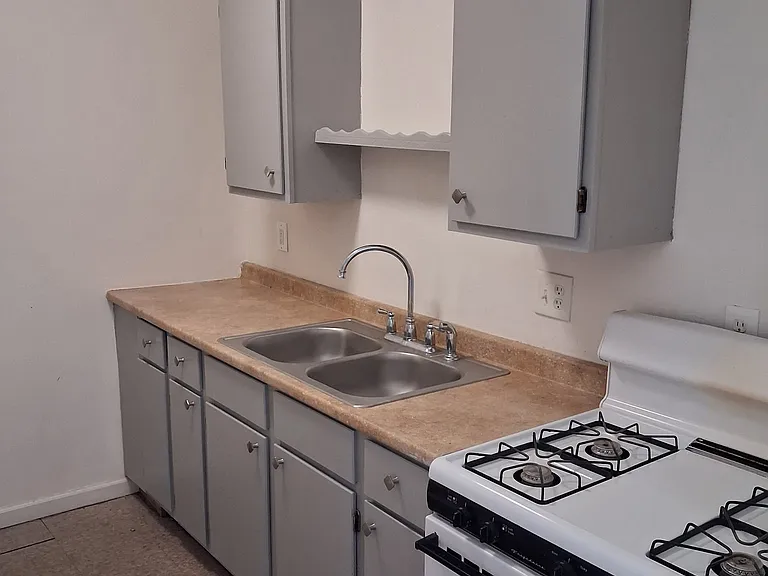 1401 Flanders St #6 — Photo 8