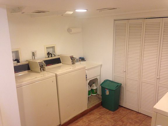 5th image of 4450 N Artesian Ave