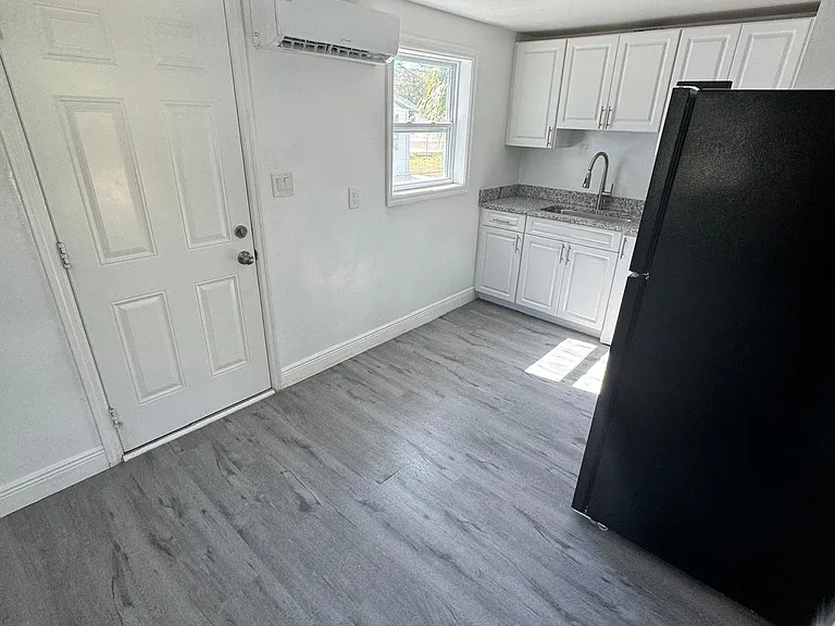 4421 N Clark Ave #C — Photo 6