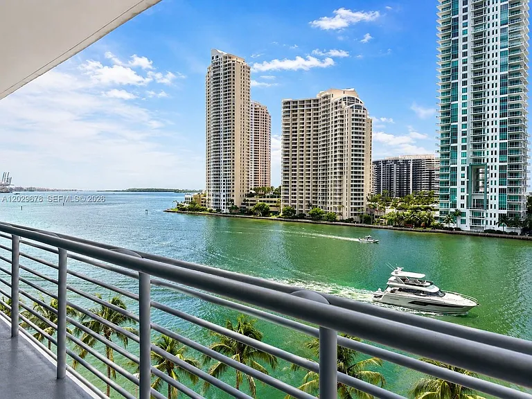 325 Biscayne Blvd #717 — Photo 16